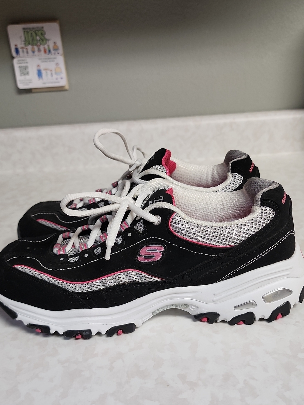Skechers De lites Women's Black & Pink Mesh Lace-Up Sneakers 8.5 number 248